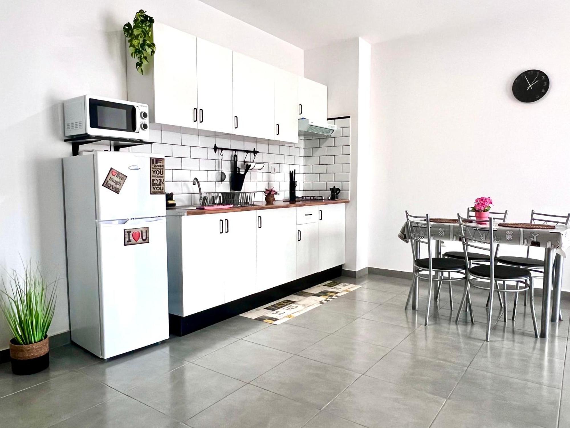 Animos! Apartments - 10 Modern Apartments Near The City & Beach, Perfect For Nomads, Travellers, Families, Watersports! Санта-Мария Экстерьер фото