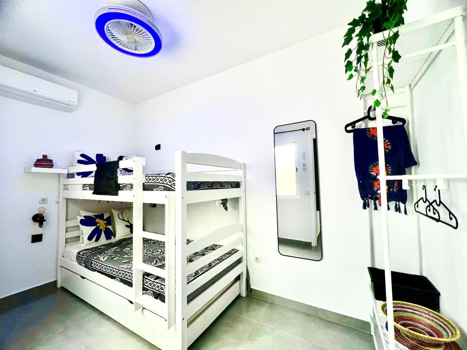 Animos! Apartments - 10 Modern Apartments Near The City & Beach, Perfect For Nomads, Travellers, Families, Watersports! Санта-Мария Экстерьер фото
